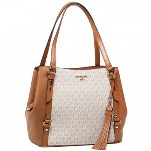 Michael Kors Carrie Shoulder Bag
